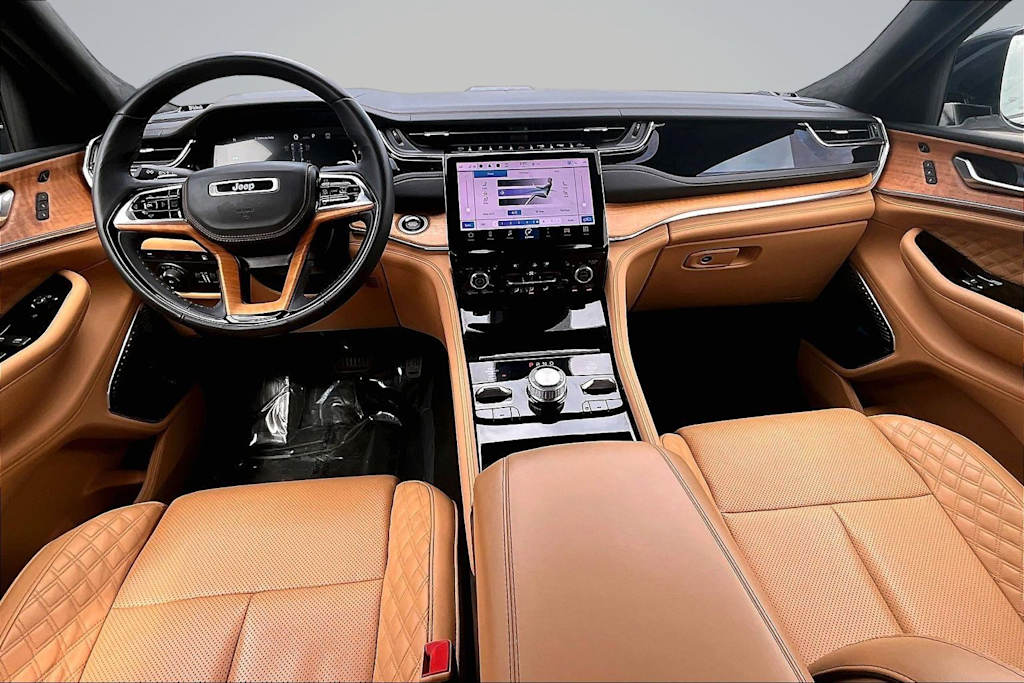 Thumbnail: 2023 Jeep Grand Cherokee - 10
