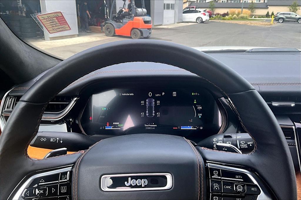 Thumbnail: 2023 Jeep Grand Cherokee - 21