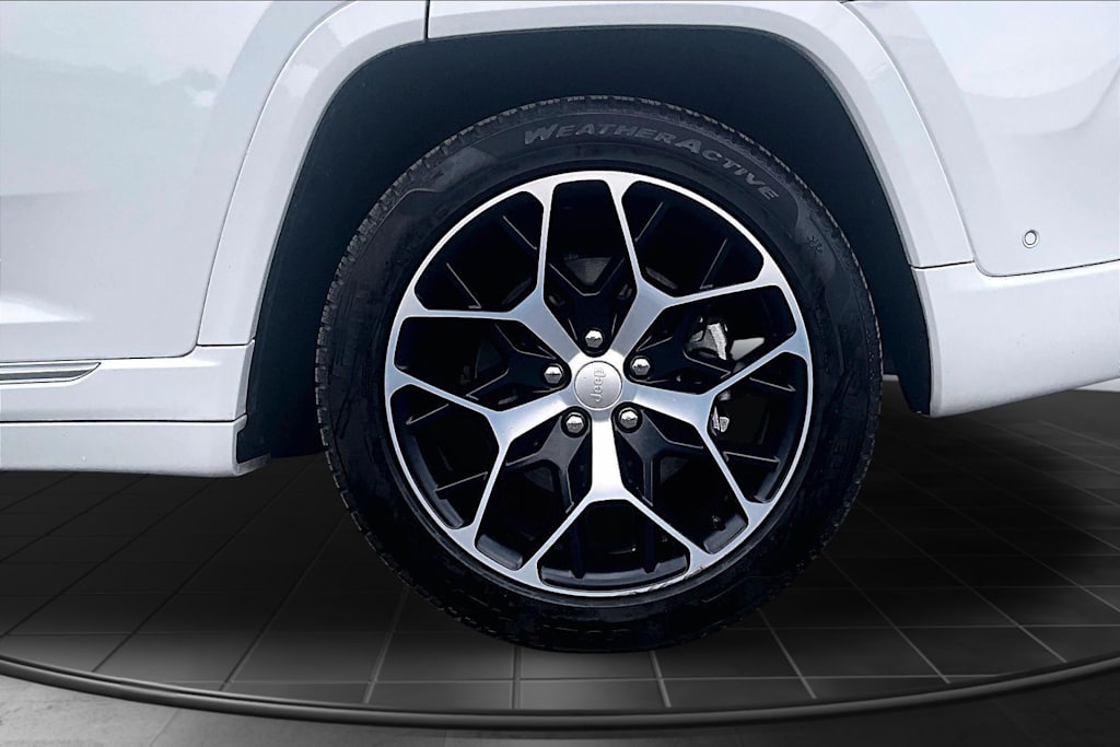 Thumbnail: 2023 Jeep Grand Cherokee - 35