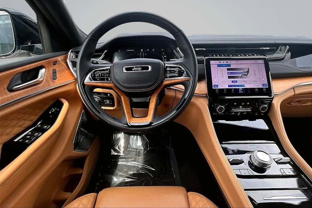 Thumbnail: 2023 Jeep Grand Cherokee - 14