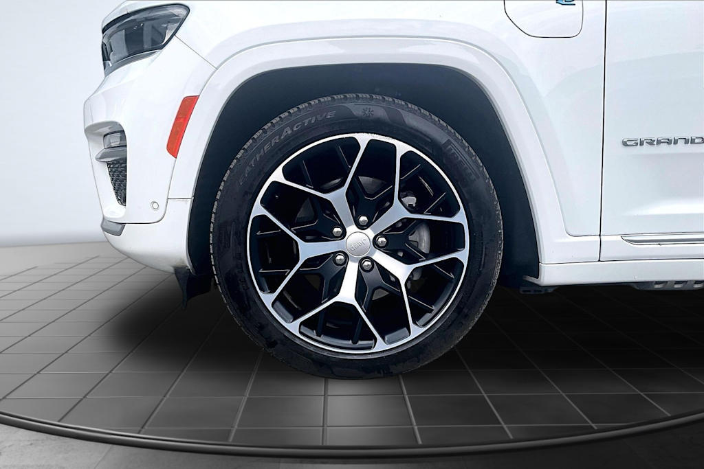 Thumbnail: 2023 Jeep Grand Cherokee - 8