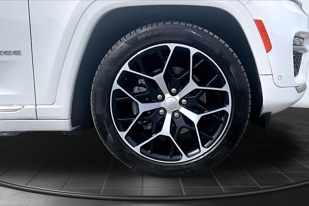 Thumbnail: 2023 Jeep Grand Cherokee - 34