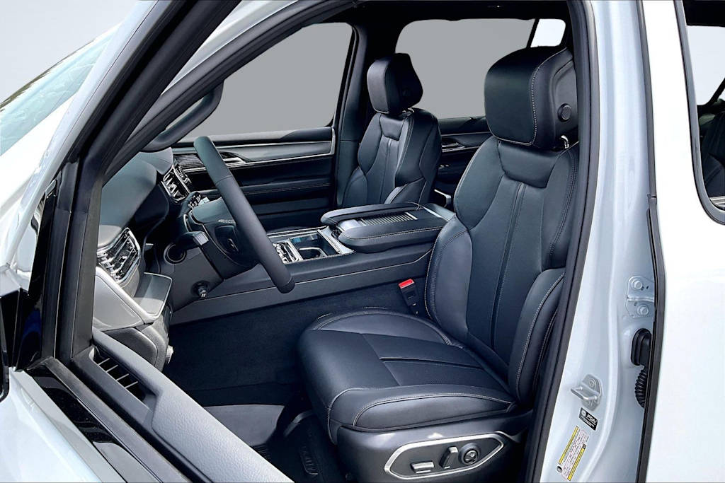 Thumbnail: 2026 Jeep Grand Wagoneer L - 11