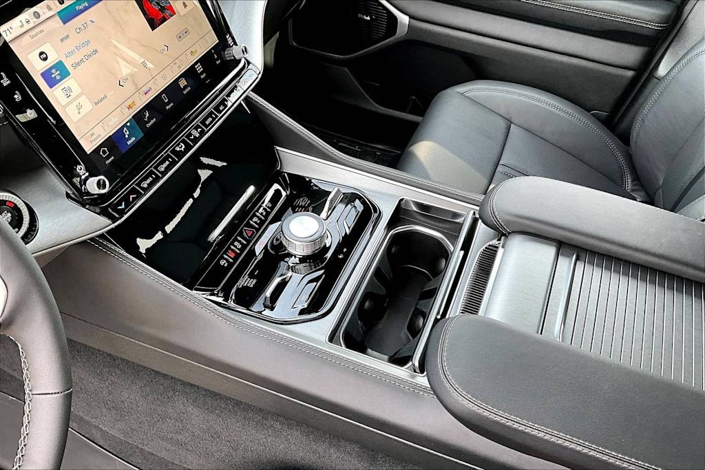 Thumbnail: 2026 Jeep Grand Wagoneer L - 16