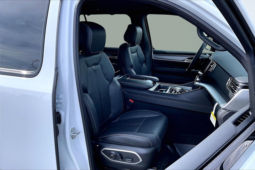 Thumbnail: 2026 Jeep Grand Wagoneer L - 12