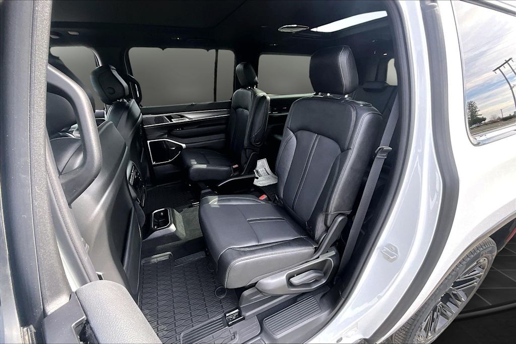 Thumbnail: 2026 Jeep Grand Wagoneer L - 21