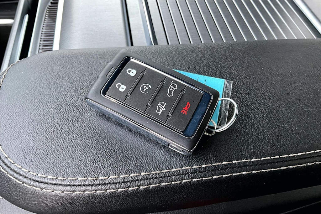 Thumbnail: 2026 Jeep Grand Wagoneer L - 19