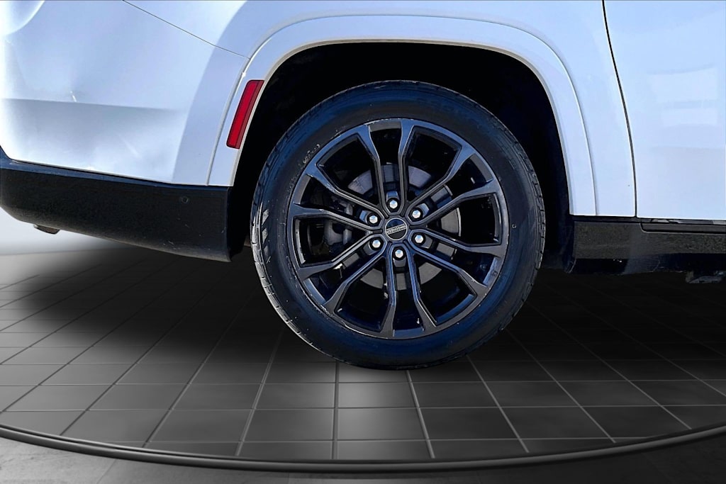 Thumbnail: 2024 Jeep Grand Wagoneer L - 35