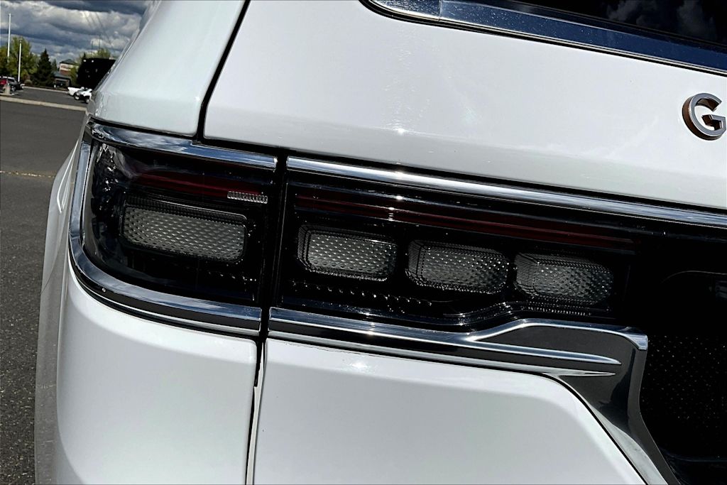 2024 Jeep Grand Wagoneer L Series III 28
