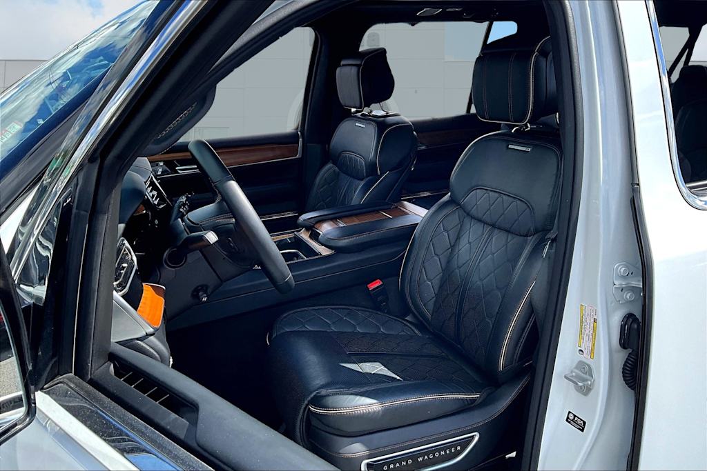 2024 Jeep Grand Wagoneer L Series III 10