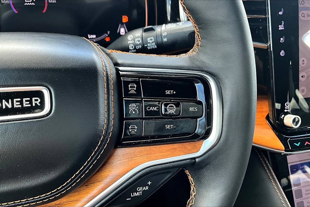 2024 Jeep Grand Wagoneer L Series III 23