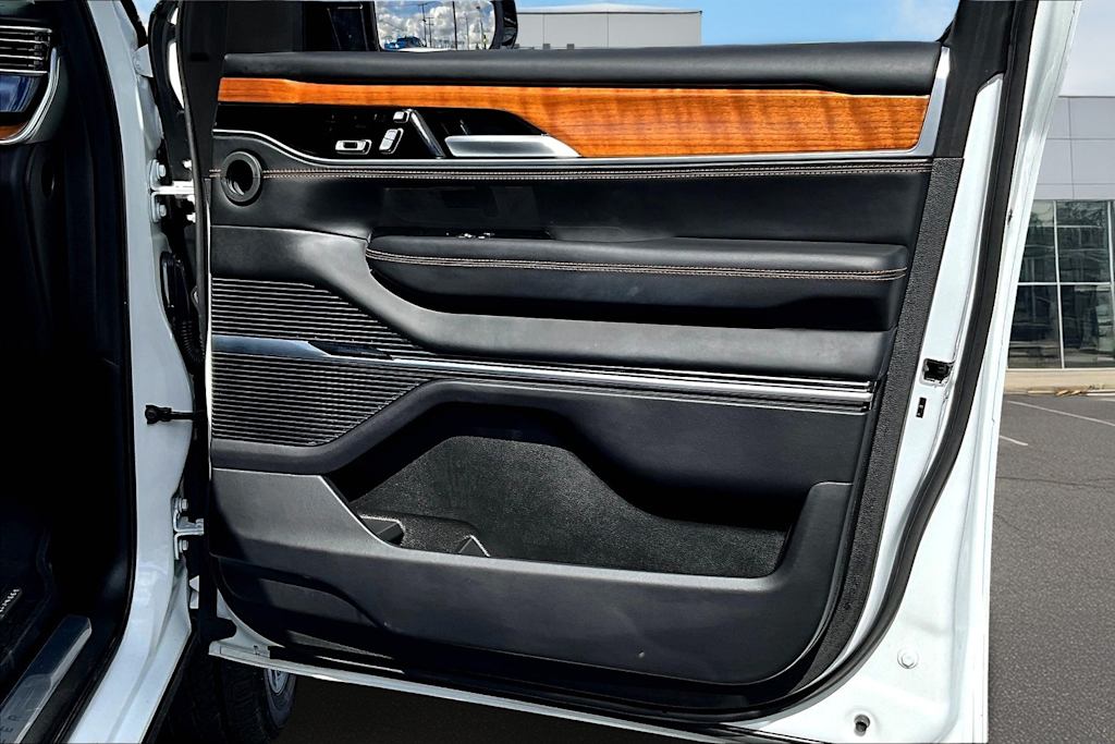 2024 Jeep Grand Wagoneer L Series III 25