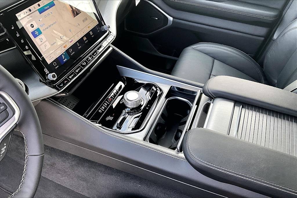 Thumbnail: 2026 Jeep Grand Wagoneer - 15