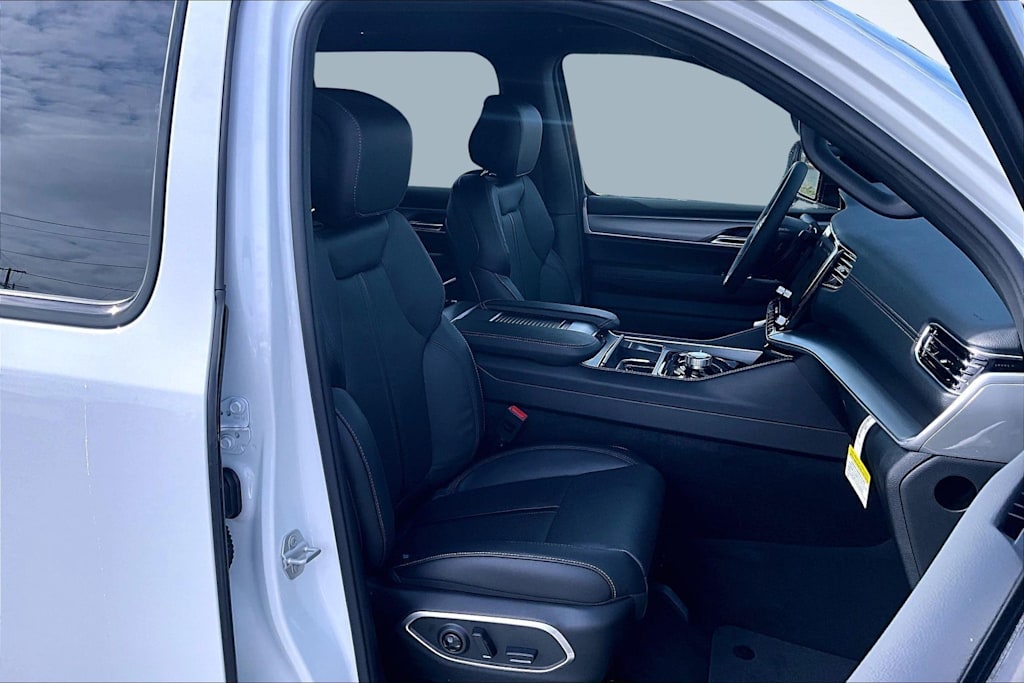 Thumbnail: 2026 Jeep Grand Wagoneer - 21