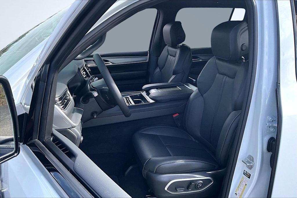 Thumbnail: 2026 Jeep Grand Wagoneer - 11