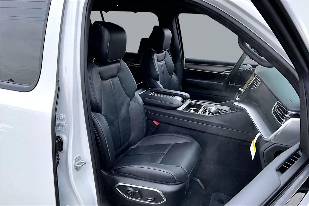 Thumbnail: 2026 Jeep Grand Wagoneer - 12