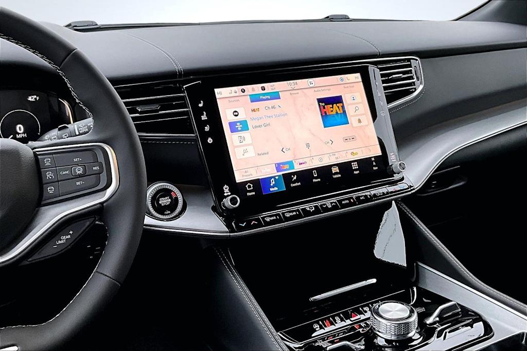 Thumbnail: 2026 Jeep Grand Wagoneer - 15