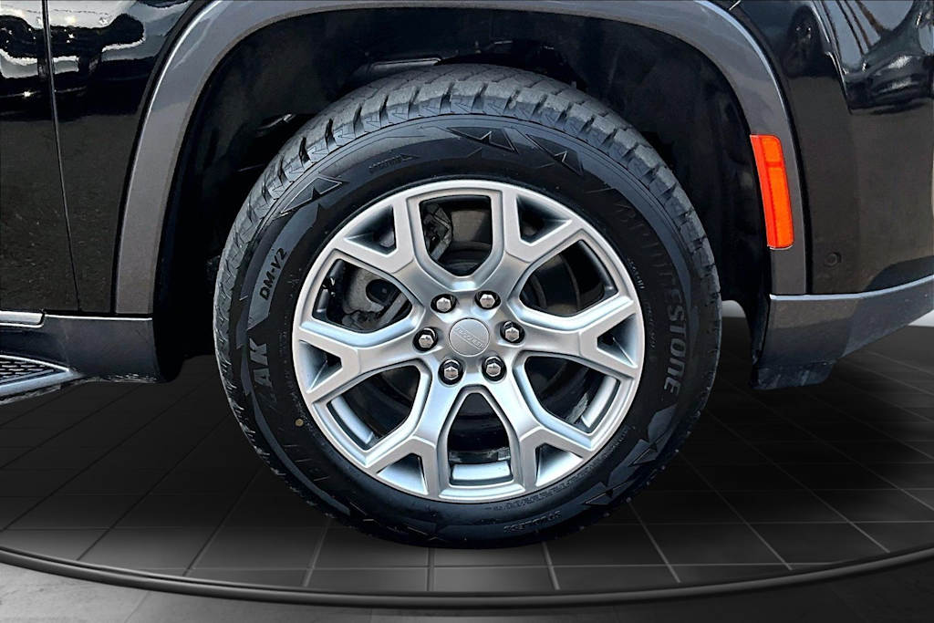 Thumbnail: 2022 Jeep Wagoneer - 34