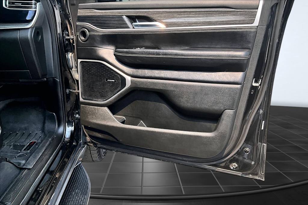 Thumbnail: 2022 Jeep Wagoneer - 29