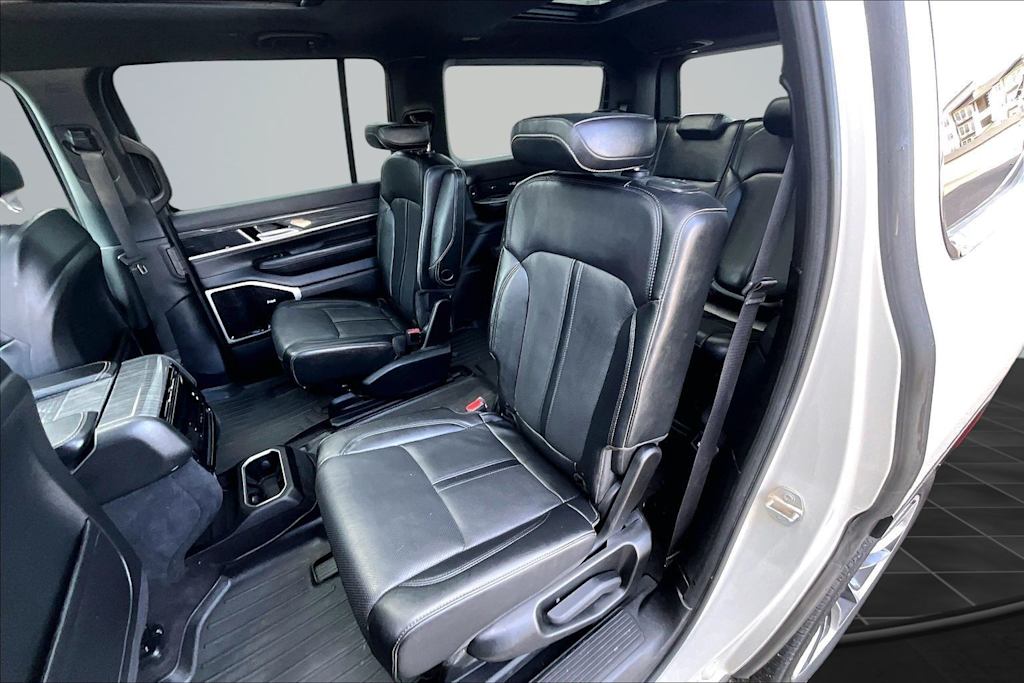 Thumbnail: 2022 Jeep Wagoneer - 21