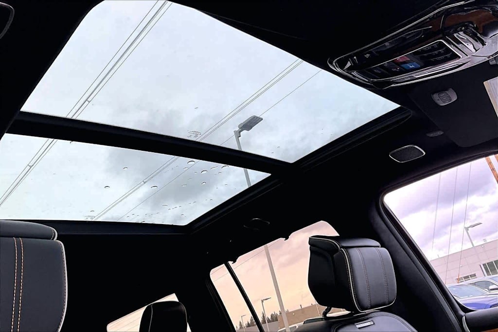 Thumbnail: 2023 Jeep Grand Wagoneer - 30