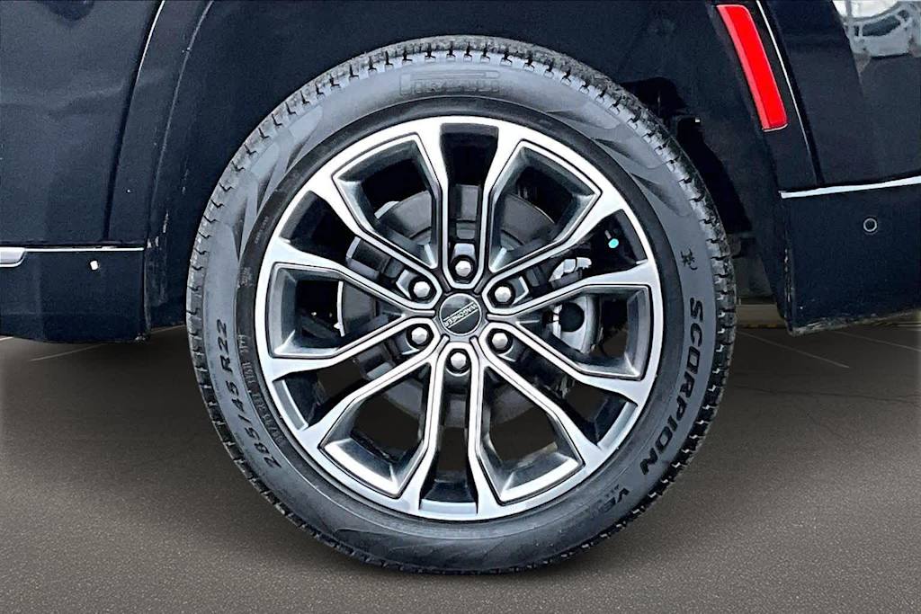 Thumbnail: 2023 Jeep Grand Wagoneer - 36