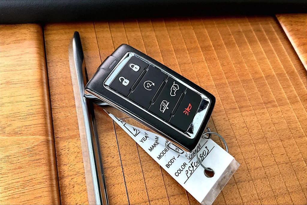 Thumbnail: 2023 Jeep Grand Wagoneer - 18