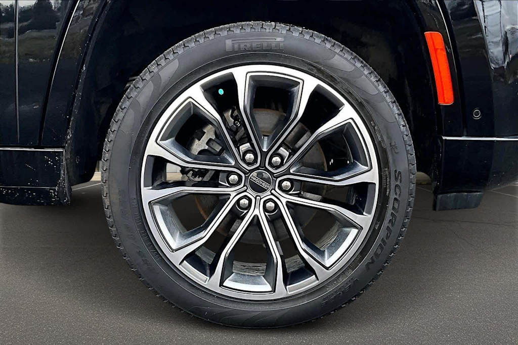 Thumbnail: 2023 Jeep Grand Wagoneer - 34