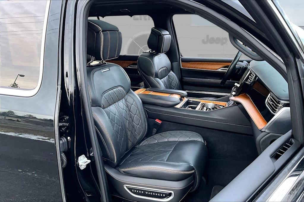 Thumbnail: 2023 Jeep Grand Wagoneer - 21