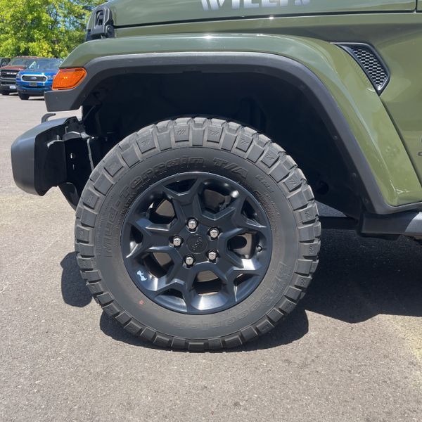 Thumbnail: 2023 Jeep Gladiator - 4