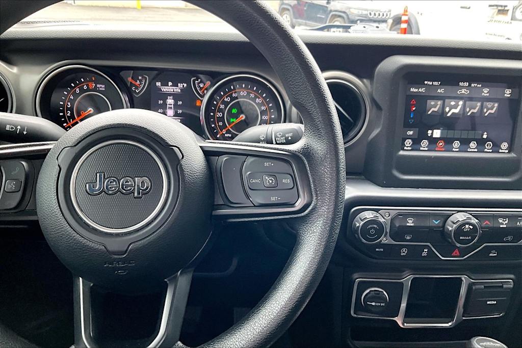 Thumbnail: 2022 Jeep Gladiator - 15
