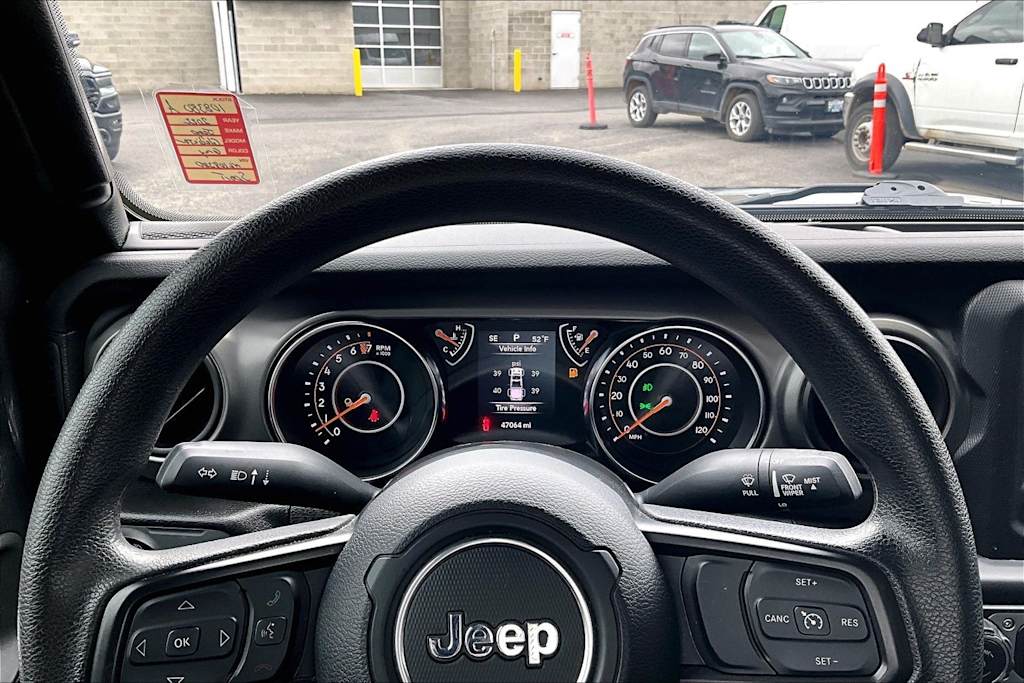 Thumbnail: 2022 Jeep Gladiator - 21