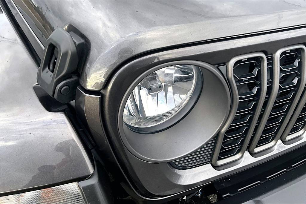 Thumbnail: 2024 Jeep Gladiator - 31