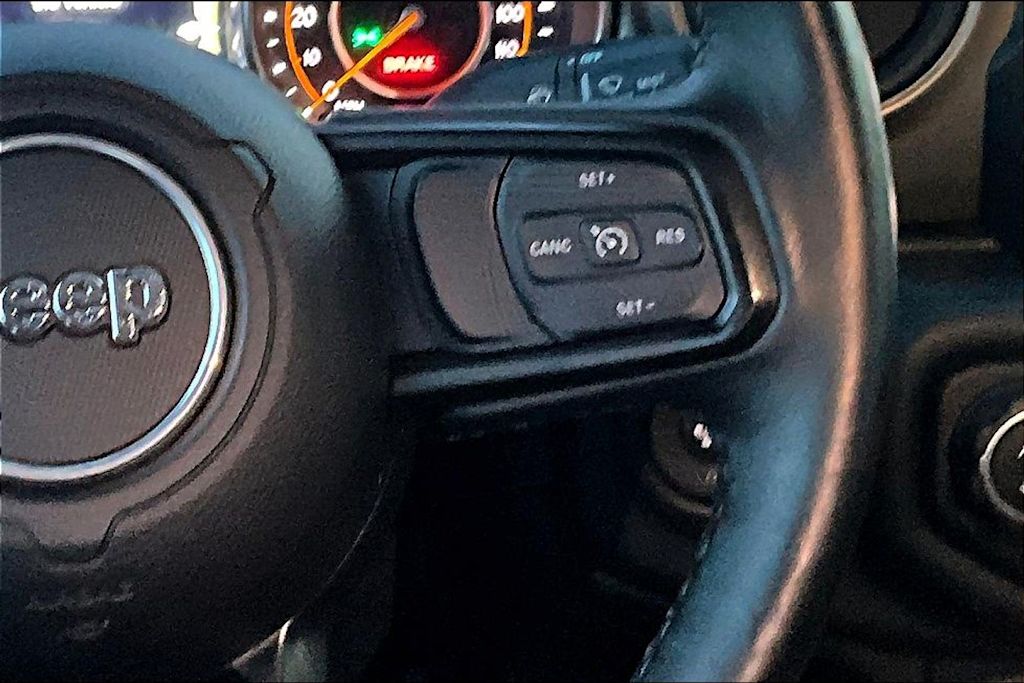 Thumbnail: 2021 Jeep Gladiator - 26