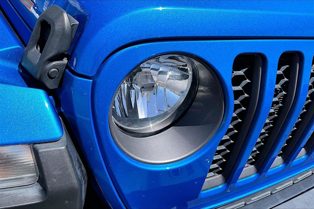 Thumbnail: 2022 Jeep Gladiator - 32