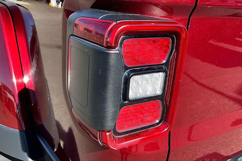 Thumbnail: 2021 Jeep Gladiator - 32