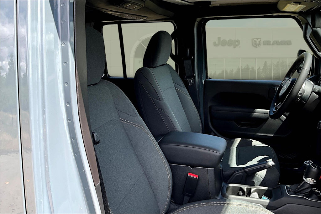 Thumbnail: 2025 Jeep Gladiator - 11