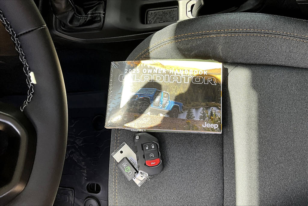 Thumbnail: 2025 Jeep Gladiator - 21