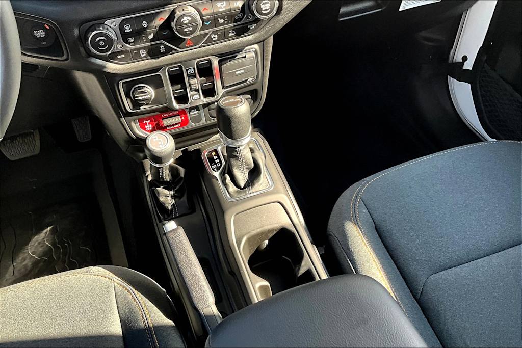 Thumbnail: 2025 Jeep Gladiator - 16