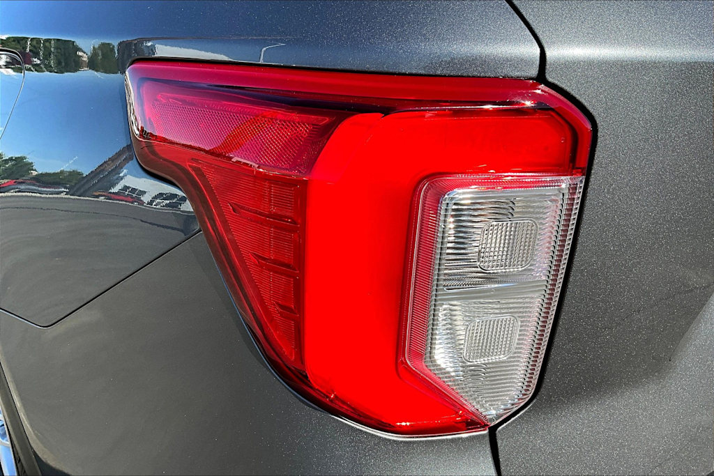 Thumbnail: 2022 Ford Explorer - 32