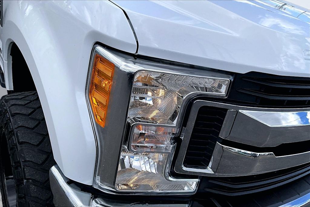 Thumbnail: 2017 Ford F-350 - 31