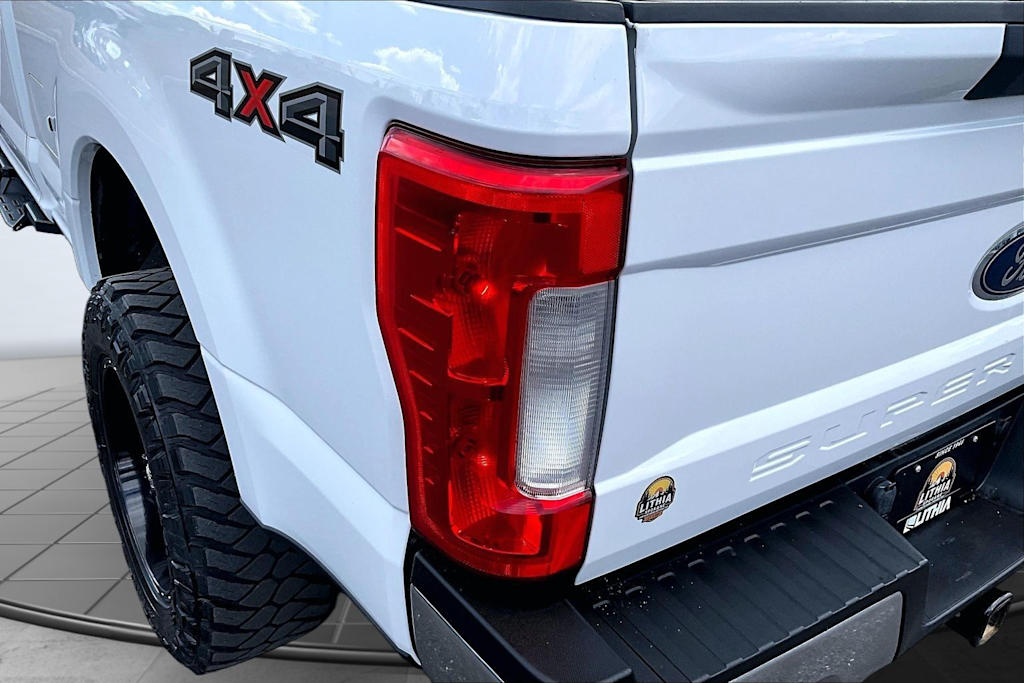 Thumbnail: 2017 Ford F-350 - 32