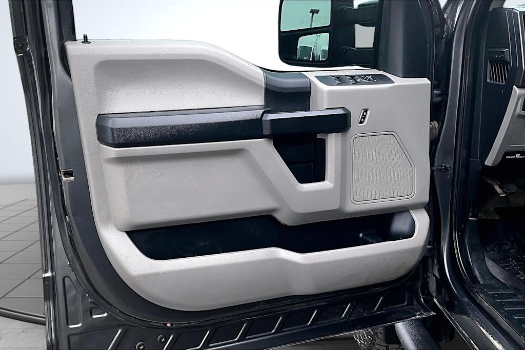 Thumbnail: 2019 Ford F-350 - 28