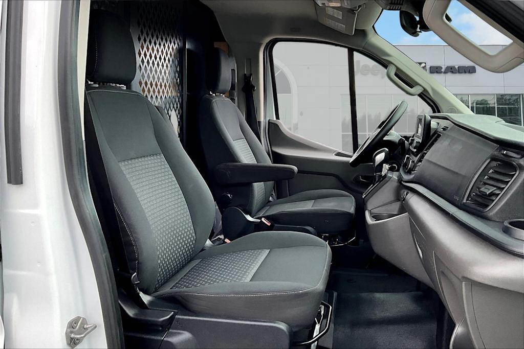 2022 Ford Transit Series 250 9