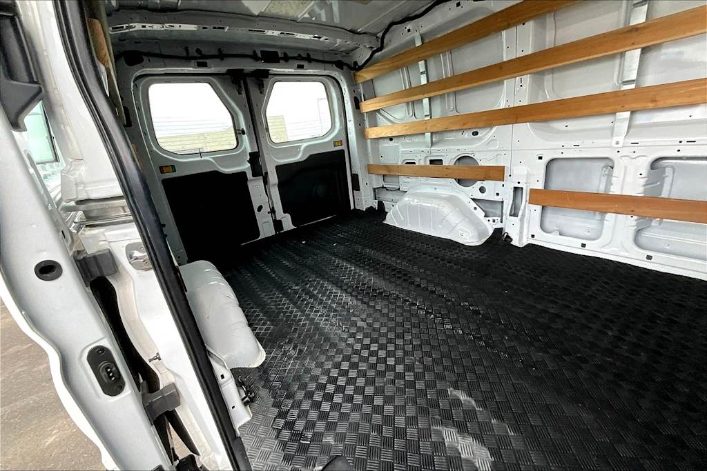 2022 Ford Transit Series 250 31