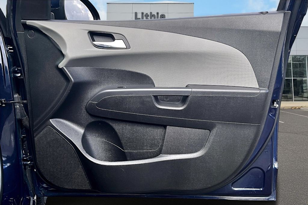 2016 Chevrolet Sonic LT 31