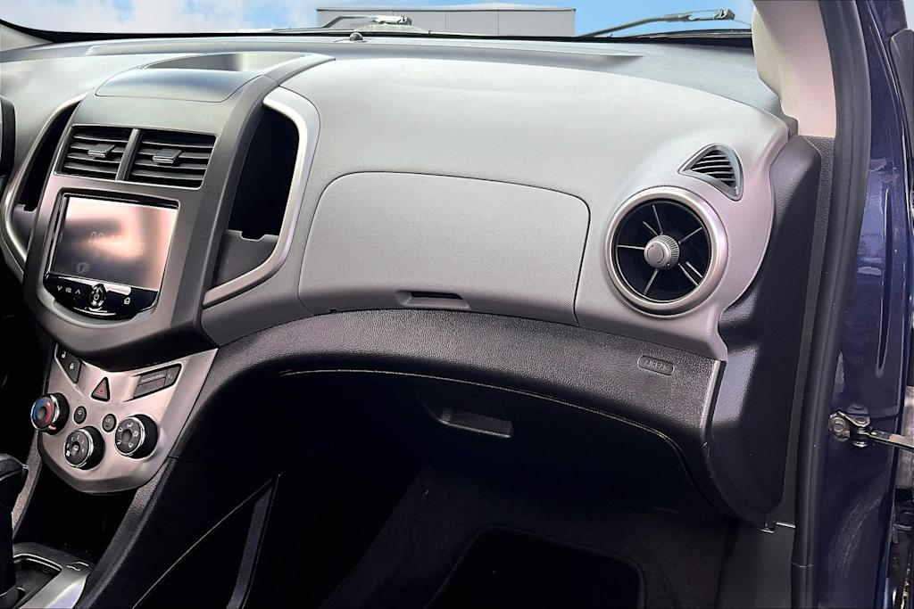 2016 Chevrolet Sonic LT 21