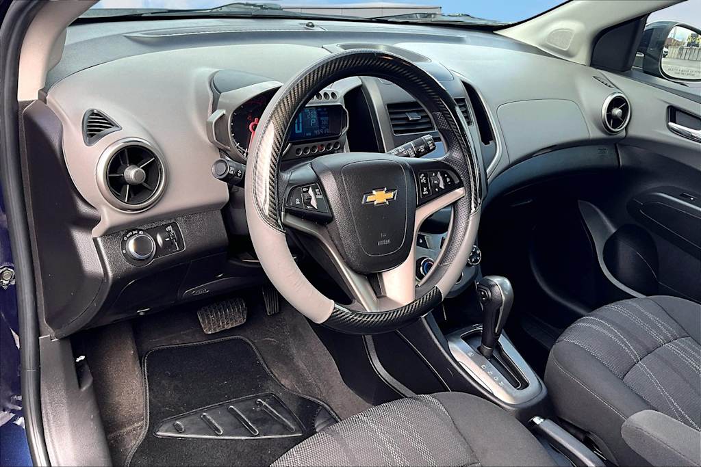 2016 Chevrolet Sonic LT 13