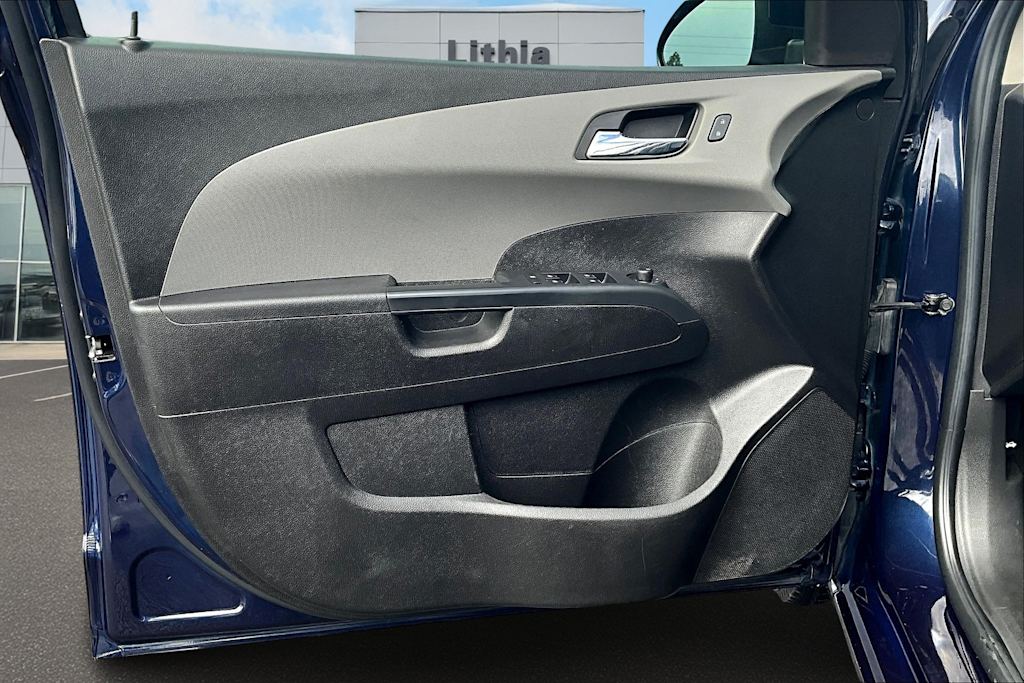 2016 Chevrolet Sonic LT 30