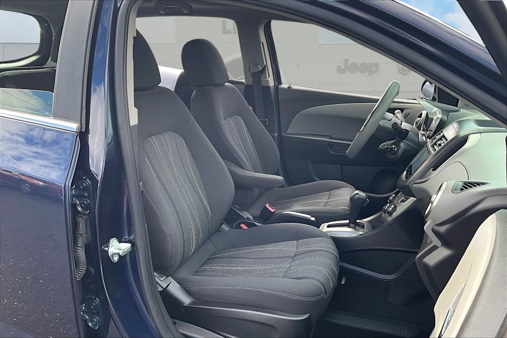 2016 Chevrolet Sonic LT 9